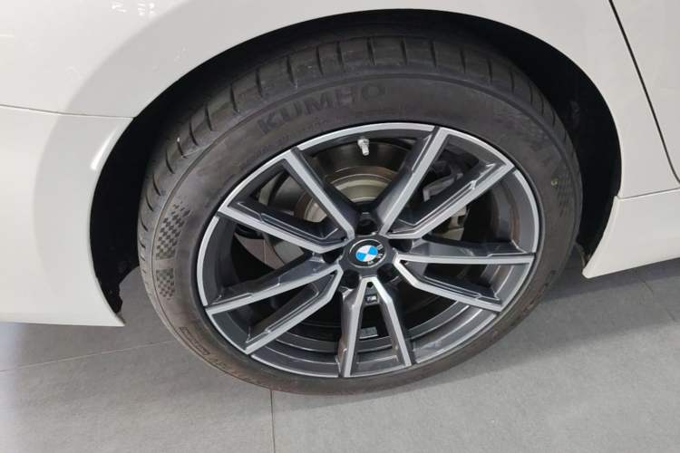 Used BMW 3 Series 2025 325Li M Sport Package Right Rear Wheel Hub