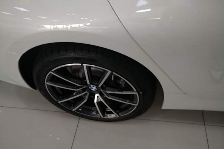 Used BMW 3 Series 2025 325Li M Sport Package Right Rear Wheel Hub