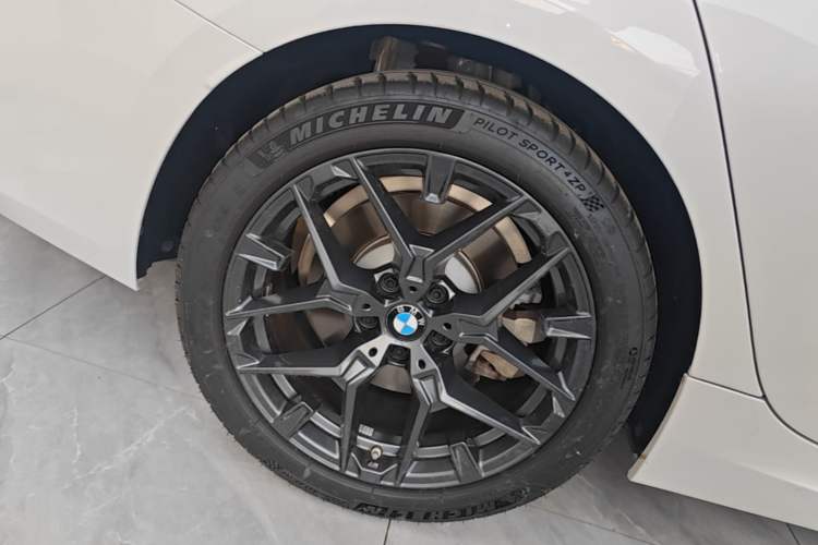 Used BMW 3 Series 2025 330Li M Sport Shadowline Package Right Rear Wheel Hub