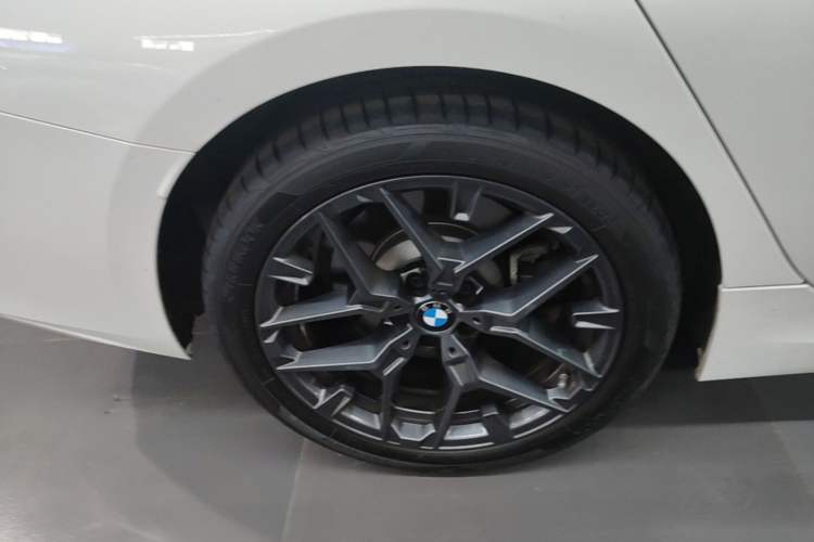 Used BMW 3 Series 2025 330Li M Sport Shadowline Package Right Rear Wheel Hub