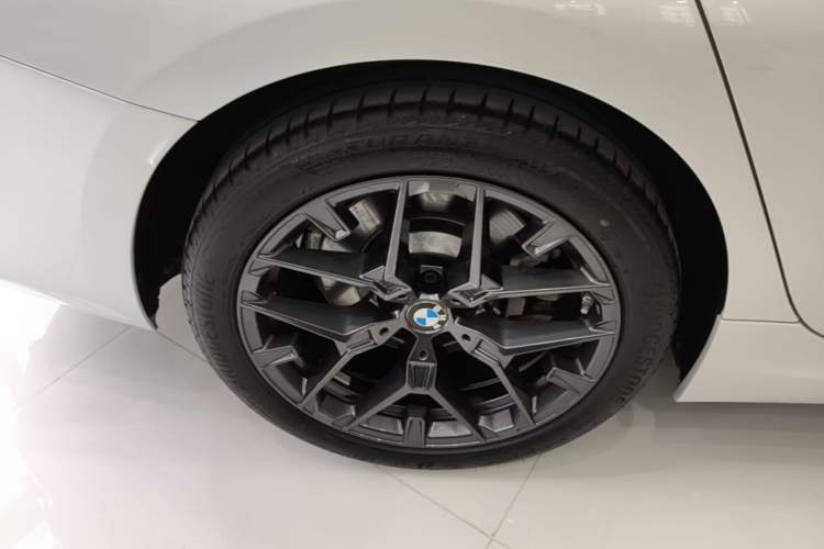 Used BMW 3 Series 2025 330Li M Sport Shadowline Package Right Rear Wheel Hub