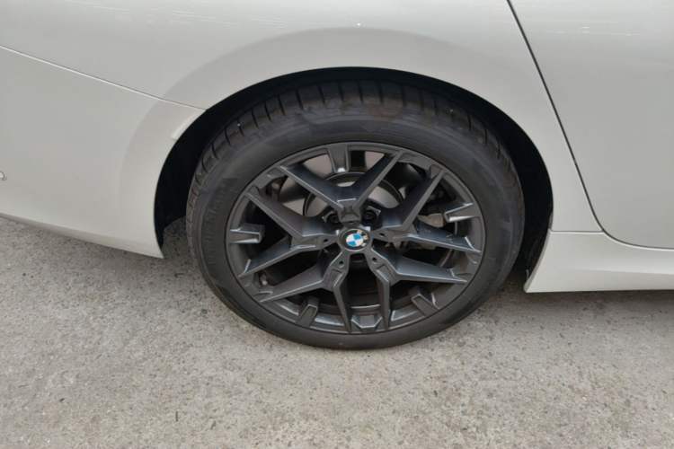 Used BMW 3 Series 2025 330Li M Sport Shadowline Package Right Rear Wheel Hub
