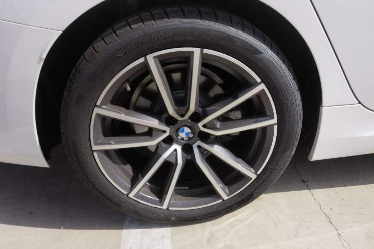 Used BMW 3 Series 2025 325Li M Sport Package Right Rear Wheel Hub