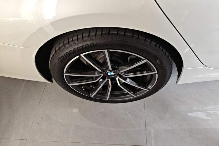 Used BMW 3 Series 2025 325Li M Sport Package Right Rear Wheel Hub