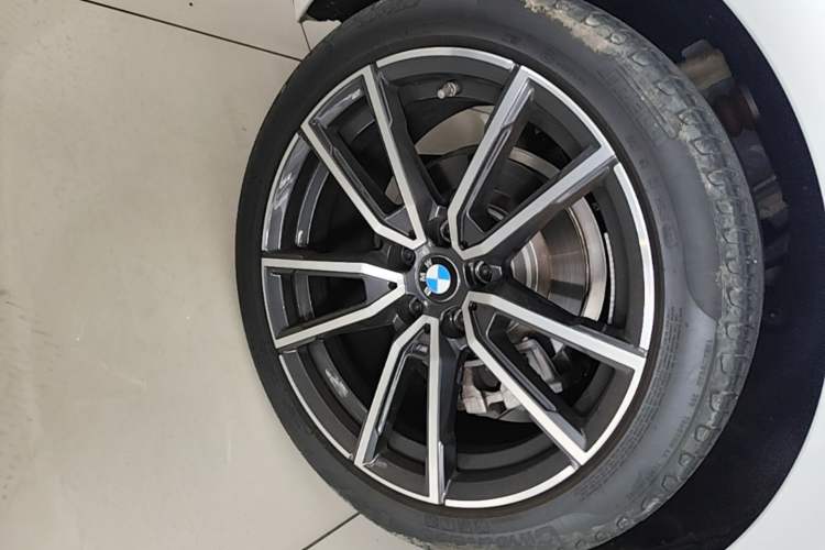 Used BMW 3 Series 2025 325i M Sport Package Right Rear Wheel Hub