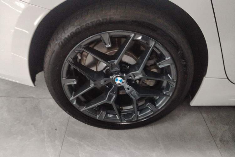 Used BMW 3 Series 2025 330Li M Sport Shadowline Package Right Rear Wheel Hub