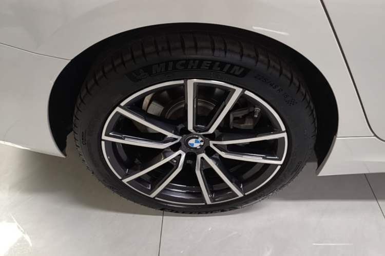 Used BMW 3 Series 2025 325Li M Sport Package Right Rear Wheel Hub