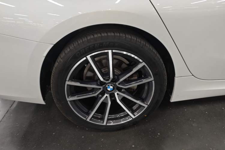 Used BMW 3 Series 2025 325Li M Sport Package Right Rear Wheel Hub