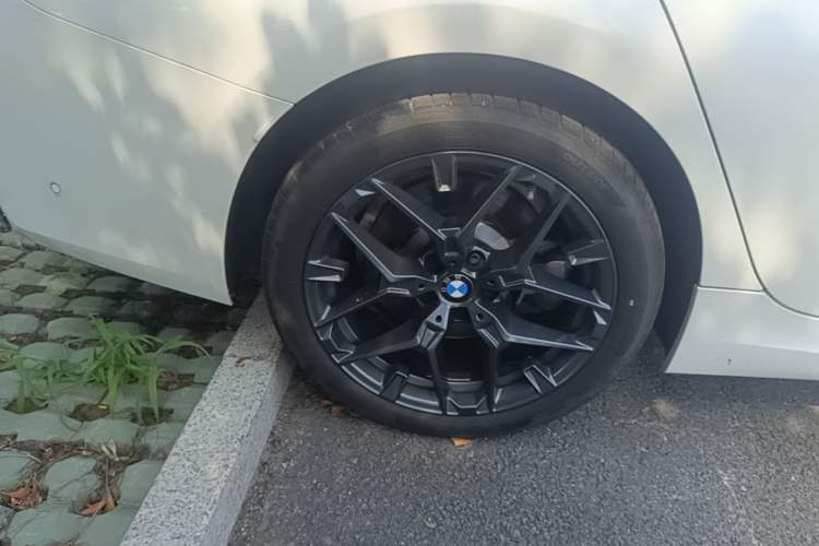 Used BMW 3 Series 2025 330Li M Sport Shadowline Package Right Rear Wheel Hub