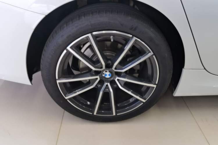 Used BMW 3 Series 2025 325Li M Sport Package Right Rear Wheel Hub