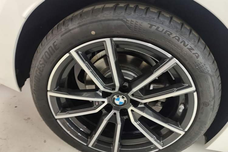 Used BMW 3 Series 2025 325i M Sport Package Right Rear Wheel Hub