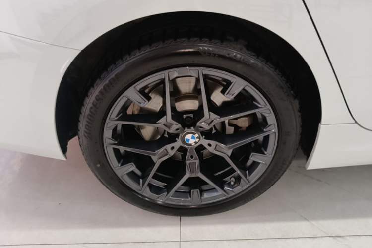 Used BMW 3 Series 2025 330Li M Sport Shadowline Package Right Rear Wheel Hub