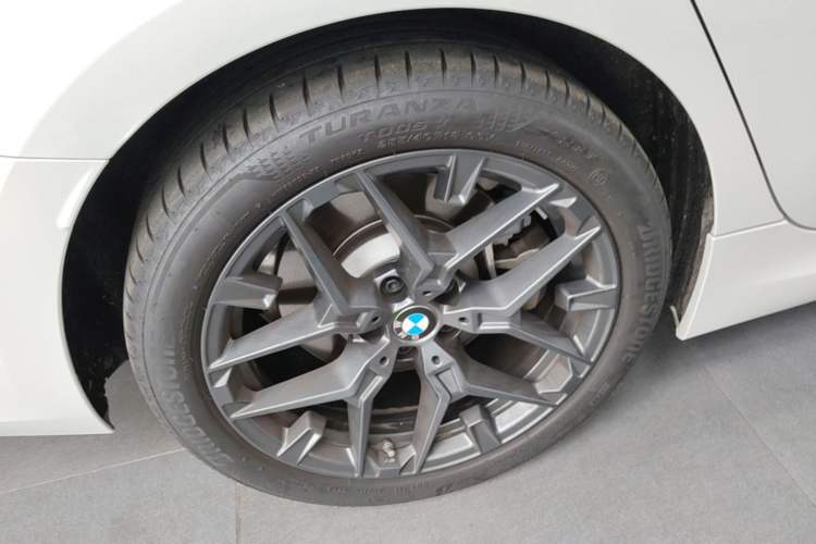 Used BMW 3 Series 2025 330Li M Sport Shadowline Package Right Rear Wheel Hub