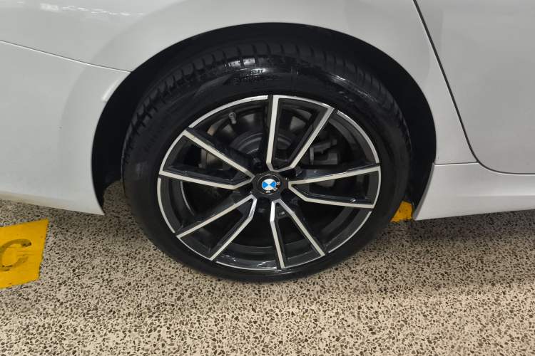 Used BMW 3 Series 2025 325Li M Sport Package Right Rear Wheel Hub