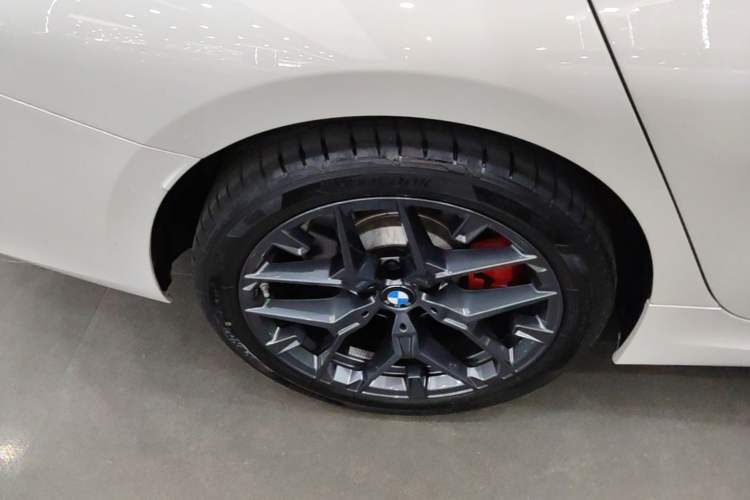 Used BMW 3 Series 2025 330Li M Sport Shadowline Package Right Rear Wheel Hub