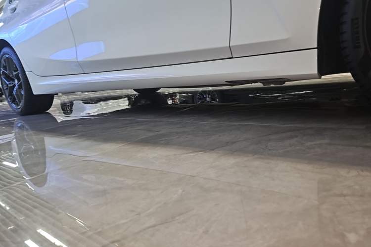 Used BMW 3 Series 2025 330Li M Sport Shadowline Package Right Side Sill