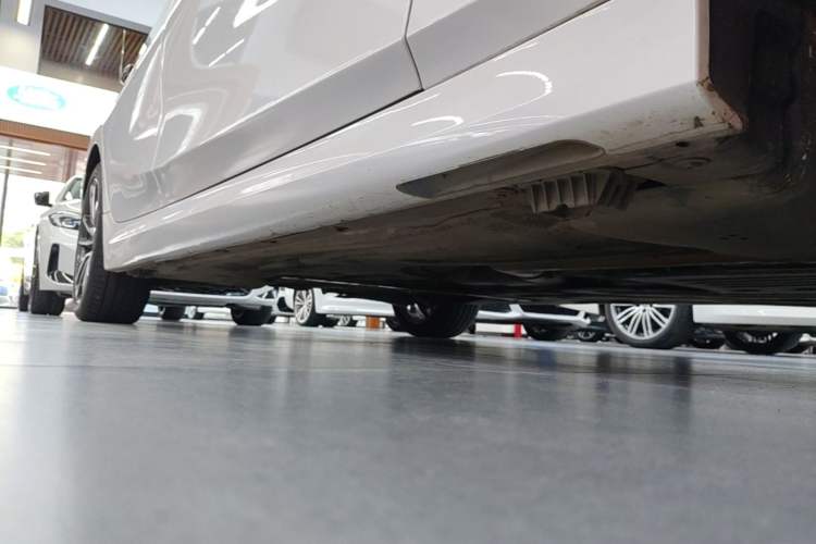 Used BMW 3 Series 2025 325Li M Sport Package Right Side Sill