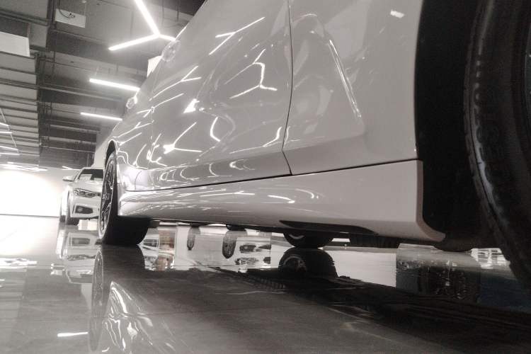 Used BMW 3 Series 2025 330Li M Sport Shadowline Package Right Side Sill