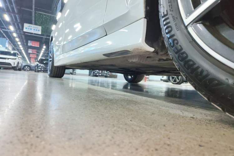 Used BMW 3 Series 2025 325Li M Sport Package Right Side Sill