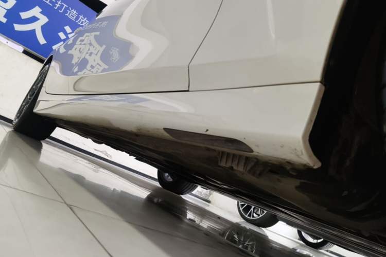 Used BMW 3 Series 2025 330Li M Sport Shadowline Package Right Side Sill
