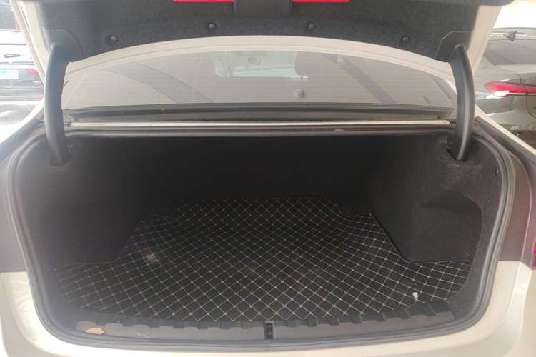 Used BMW 3 Series 2025 330Li M Sport Shadowline Package Trunk