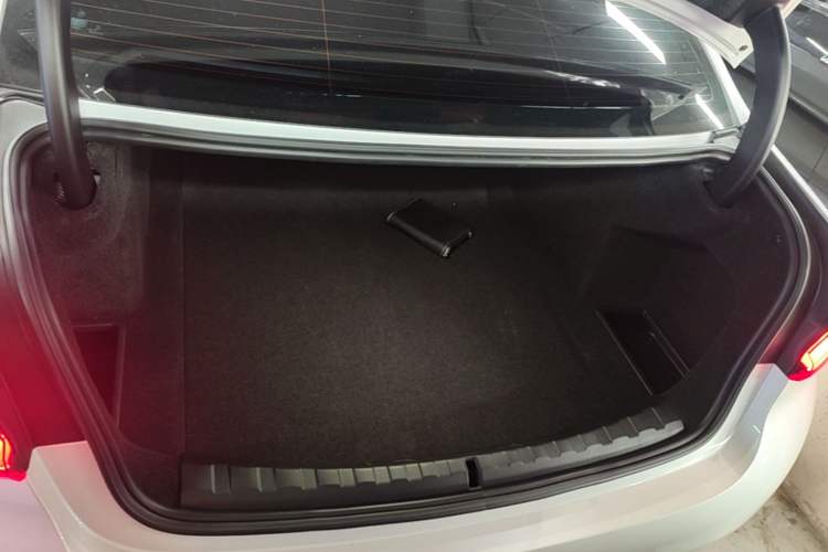 Used BMW 3 Series 2025 325i M Sport Package Trunk