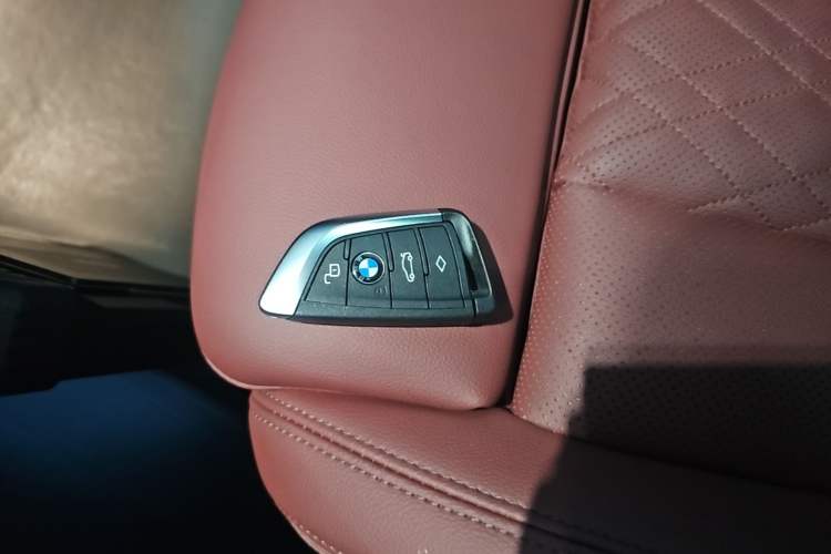Used BMW 3 Series 2025 330Li M Sport Shadowline Package Vehicle Key