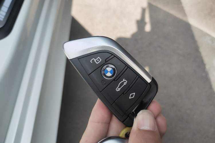 Used BMW 3 Series 2025 330Li M Sport Shadowline Package Vehicle Key