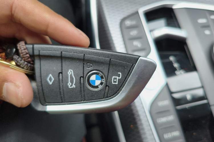 Used BMW 3 Series 2025 330Li M Sport Shadowline Package Vehicle Key
