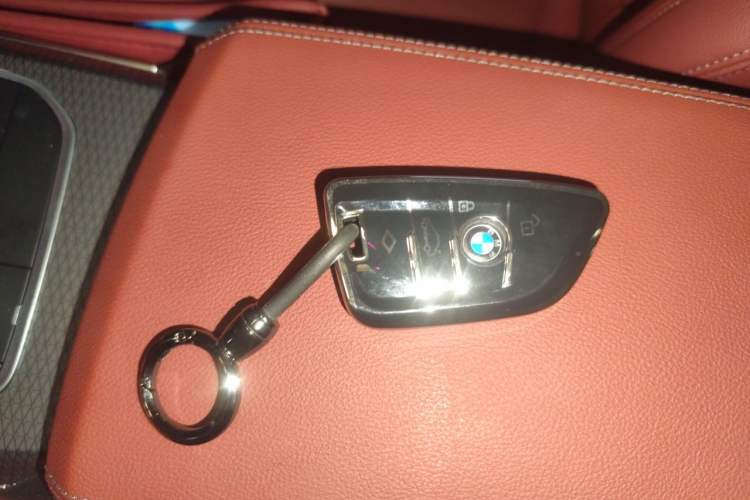Used BMW 3 Series 2025 330Li M Sport Shadowline Package Vehicle Key