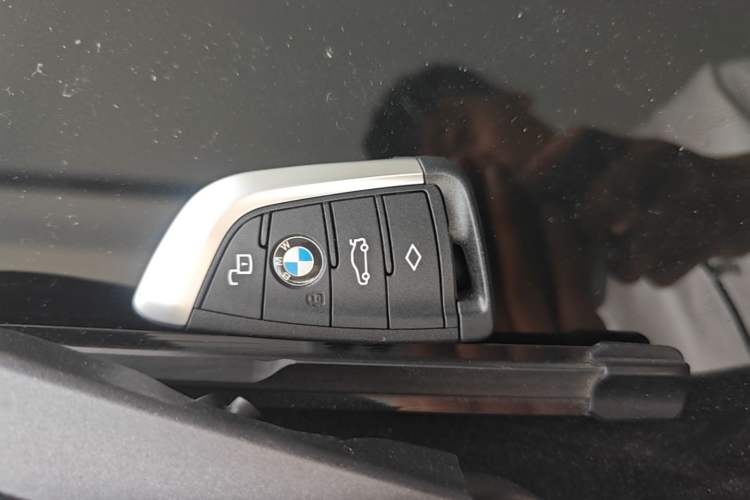 Used BMW 3 Series 2025 330Li M Sport Shadowline Package Vehicle Key