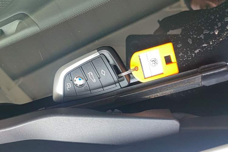 Used BMW 3 Series 2025 330Li M Sport Shadowline Package Vehicle Key