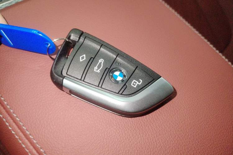 Used BMW 3 Series 2025 330Li M Sport Shadowline Package Vehicle Key