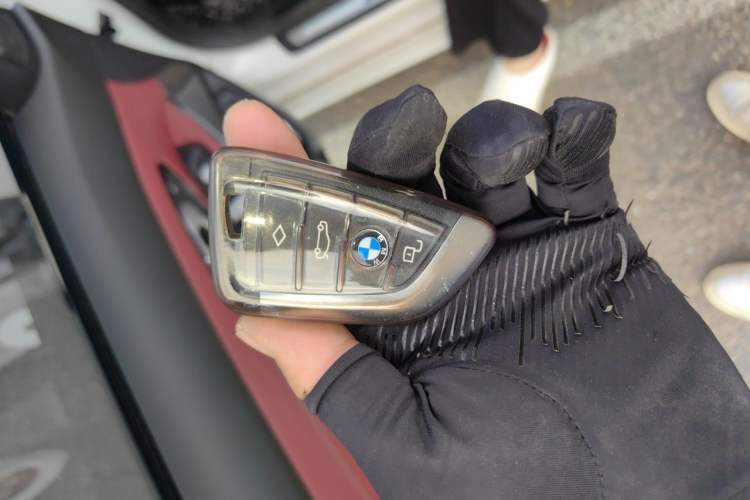 Used BMW 3 Series 2025 330Li M Sport Shadowline Package Vehicle Key