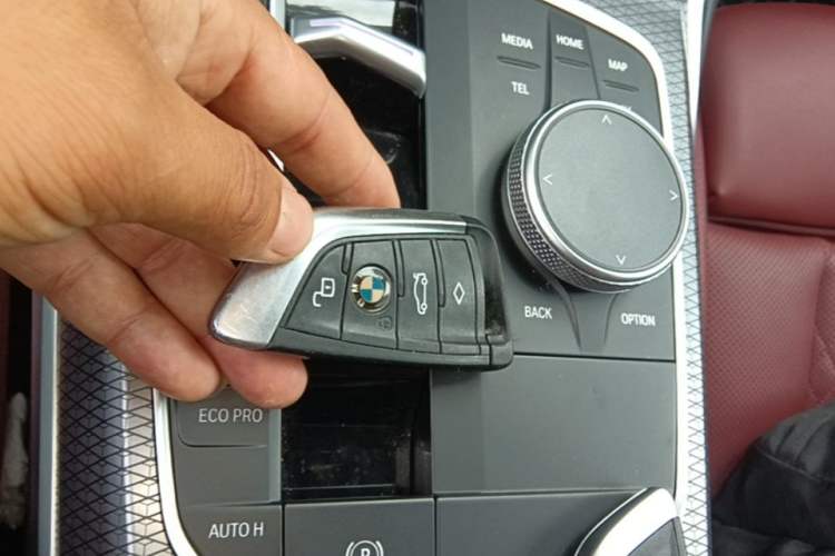 Used BMW 3 Series 2025 330Li M Sport Shadowline Package Vehicle Key