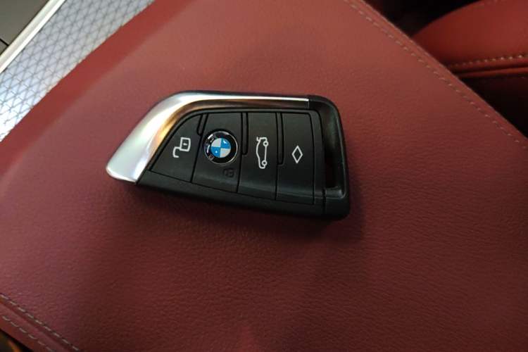 Used BMW 3 Series 2025 330Li M Sport Shadowline Package Vehicle Key