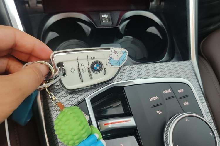 Used BMW 3 Series 2025 330Li M Sport Shadowline Package Vehicle Key