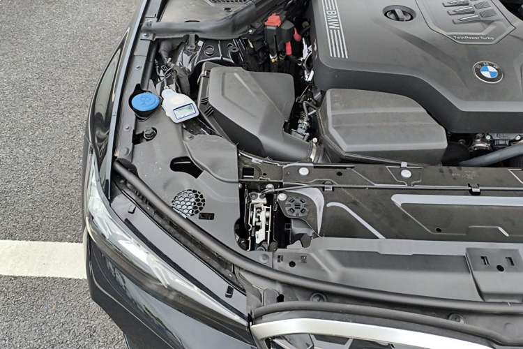 Used BMW 3 Series 2026 325i M Sport Package Engine Bay Right