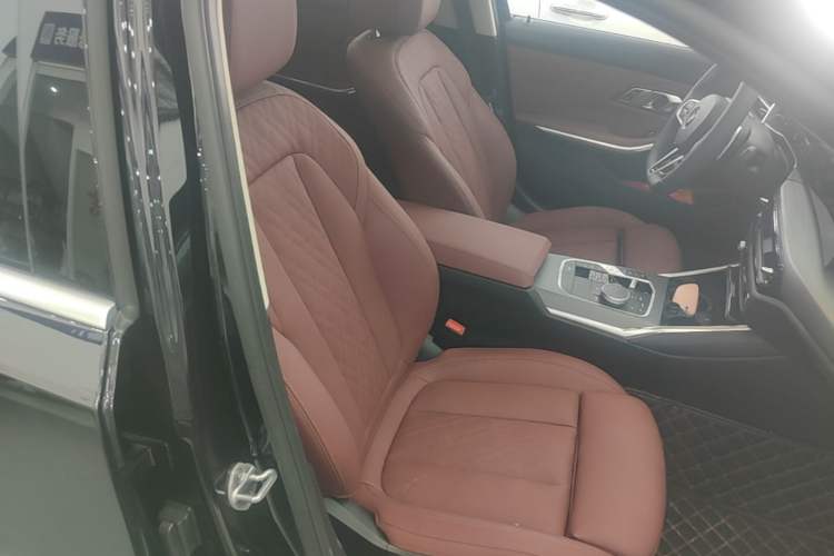 Used BMW 3 Series 2026 325i M Sport Package Right Front Seat
