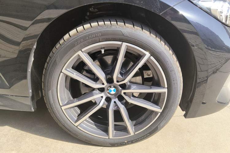 Used BMW 3 Series 2026 325Li M Sport Package Right Front Wheel Hub