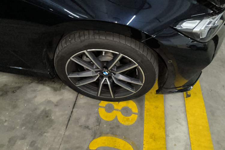 Used BMW 3 Series 2026 325Li M Sport Package Right Front Wheel Hub