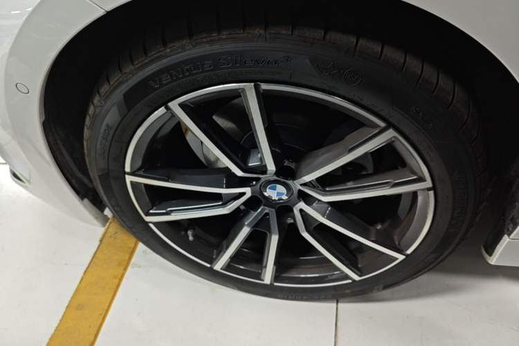Used BMW 3 Series 2026 325Li M Sport Package Left Front Wheel Hub
