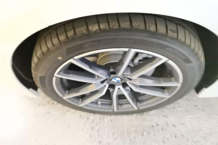 Used BMW 3 Series 2026 325Li M Sport Package Left Front Wheel Hub