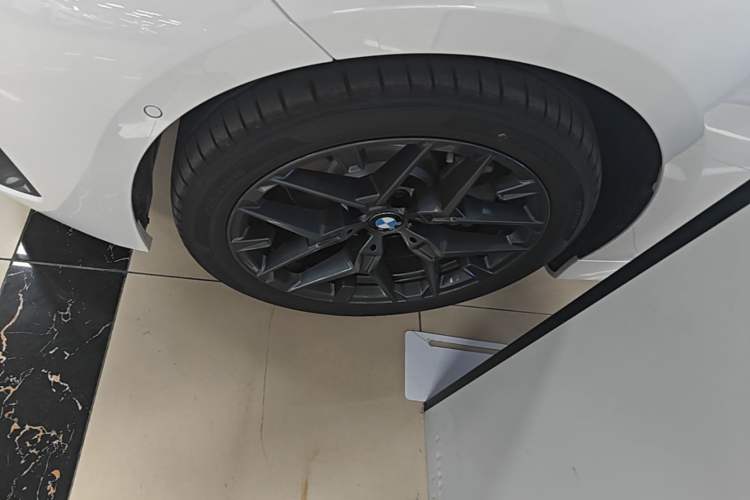 Used BMW 3 Series 2026 330Li M Sport Night Package Left Front Wheel Hub