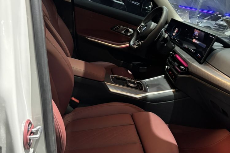 Used BMW 3 Series 2026 330Li M Sport Night Package Right Front Seat