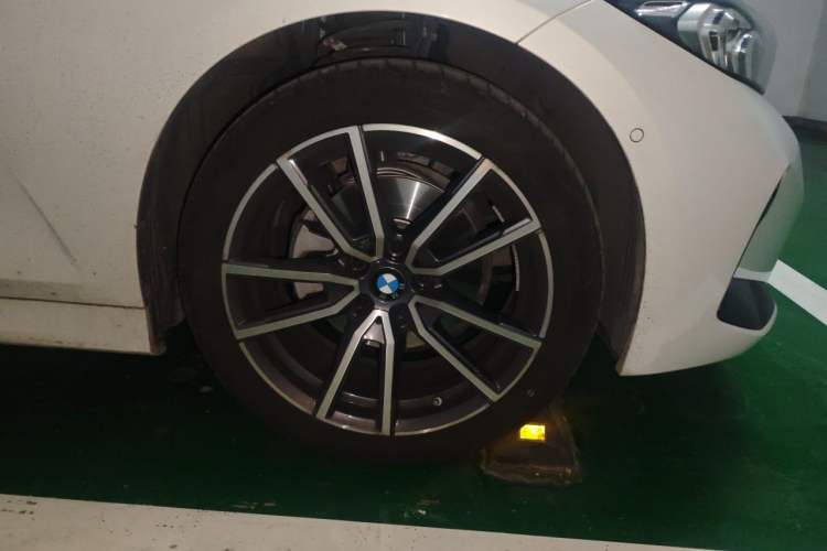 Used BMW 3 Series 2026 325Li M Sport Package Right Front Wheel Hub