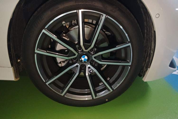 Used BMW 3 Series 2026 325Li M Sport Package Right Front Wheel Hub