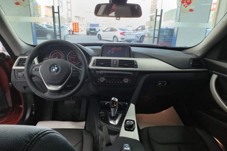 Used BMW 3 Series GT 2016 320i Fashion Model Audio And AC Panel