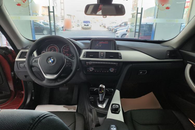Used BMW 3 Series GT 2016 320i Fashion Model Center Console