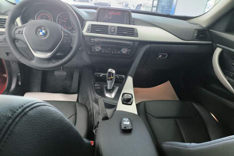 Used BMW 3 Series GT 2016 320i Fashion Model Gear Lever